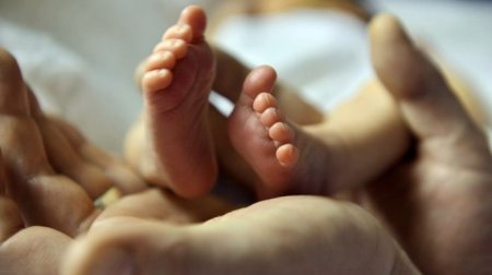 Ученые сообщили о новой методике зачатия ребенка "от трех родителей"