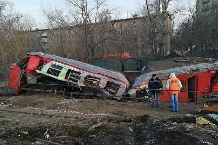 Пассажирский поезд «Москва — Брест» столкнулся с  электричкой