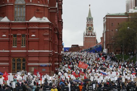 В акции "Бессмертный полк" в Москве приняли участие 850 тыс. человек