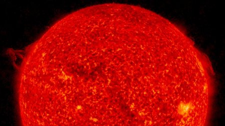 Ученые выяснили, какое влияние мощная вспышка на Солнце окажет на землян