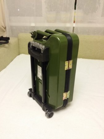 Как сделать чемодан из канистры