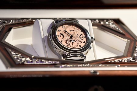 Проданы самые дорогие часы в мире