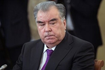 Президент Таджикистана поручил заготовить еды на два года из-за коронавируса