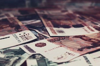 Песков пообещал, что через несколько лет в России появится цифровой рубль