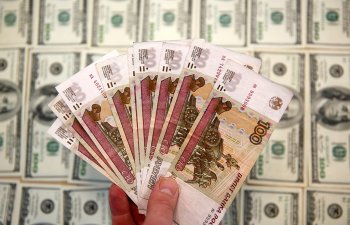 В апреле рубль может побить годовой рекорд падения