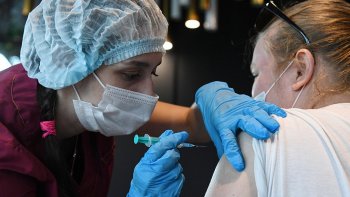 РСПП и ФНПР просят кабмин принять решение об обязательной вакцинации взрослых