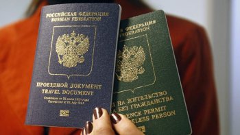 В Москве выдали первый «паспорт негражданина» России
