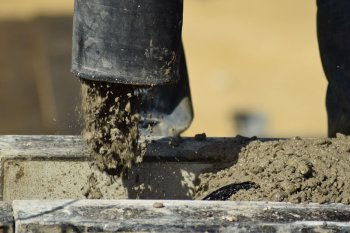 Учёные создали цемент, который поглощает больше углекислого газа, чем выбрасывается при его производстве