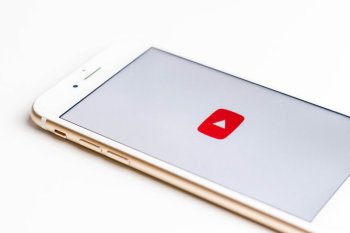 YouTube перестанет показывать подросткам видео о социальной агрессии и человеческом теле
