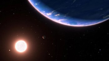«Хаббл» обнаружил водяной пар на горячей экзопланете