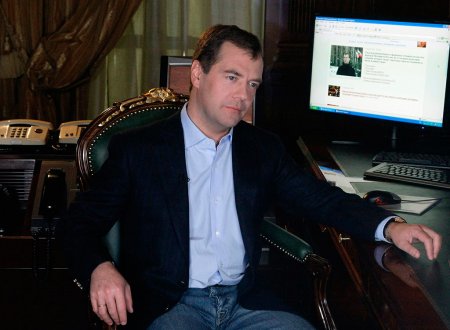 Медведев пожелал здоровья и хорошего настроения более 5 млн человек