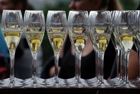В России ввели минимальную розничную цену на шампанское