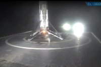 Нижняя ступень Falcon 9 успешно села на морскую платформу