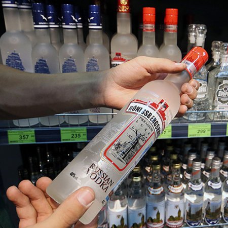 Минпромторг предложил снизить цену на водку до 100 рублей