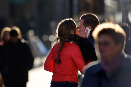 Ученые: разговоры по мобильному телефону ведут к мужскому бесплодию