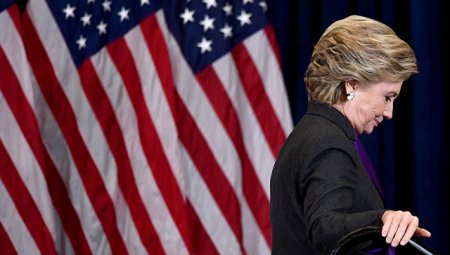 СМИ: Обама уговорил Клинтон признать поражение на выборах