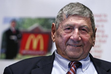 В США умер создатель гамбургера «Биг Мак»