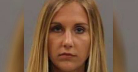 24-летнюю учительницу из Миссури арестовали за интимные отношения со школьником