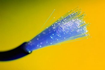 Установлен новый рекорд скорости передачи данных по обычному оптоволокну — 44,2 Тбит/с