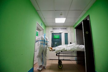 В России умерли почти 500 медиков с коронавирусом
