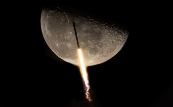 Гигантская ракета Илона Маска врежется в Луну. Что случится со спутником