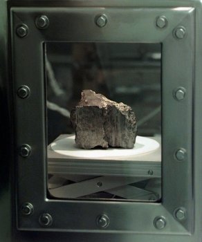 Ученые раскрыли секреты найденного в Антарктиде метеорита с Марса