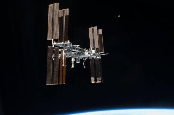Российский космонавт на МКС начал выращивать кристаллы белка коронавируса