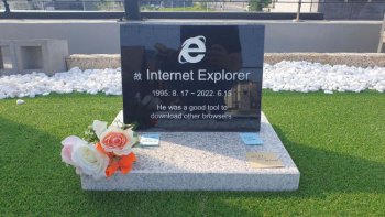 Корейский программист проводил Internet Explorer в последний путь