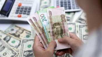 Аналитик объяснил неизбежное ослабление рубля