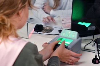 МФЦ в России столкнулись с наплывом желающих отказаться от биометрии
